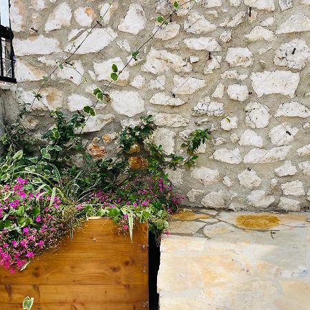 Mpolanos Guesthouse Himare Exterior photo